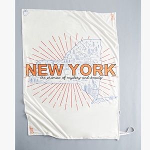 New York throw blanket with carry bag. New with tags
